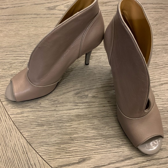NWT, Nine West Slip On Stilleto Minimalist, Size 9M, Taupe color - Picture 2 of 7